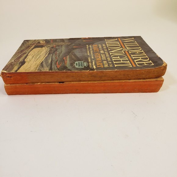 2 Mary Stewart Paperbacks Wildfire at Midnight 1962 & Nine Coaches Waiting 1963 - Picture 7 of 12